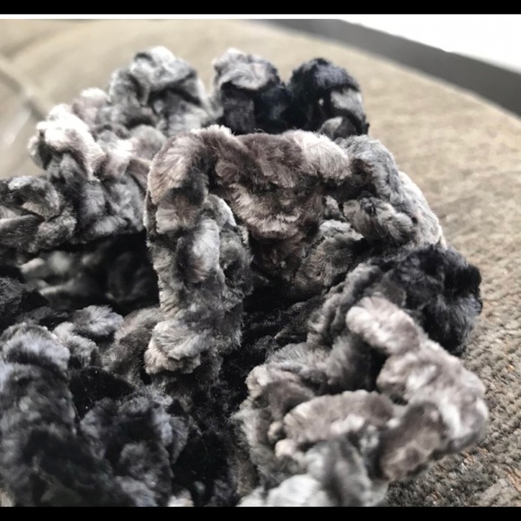 Crochet Velvet Scrunchies - Picture 4 of 4